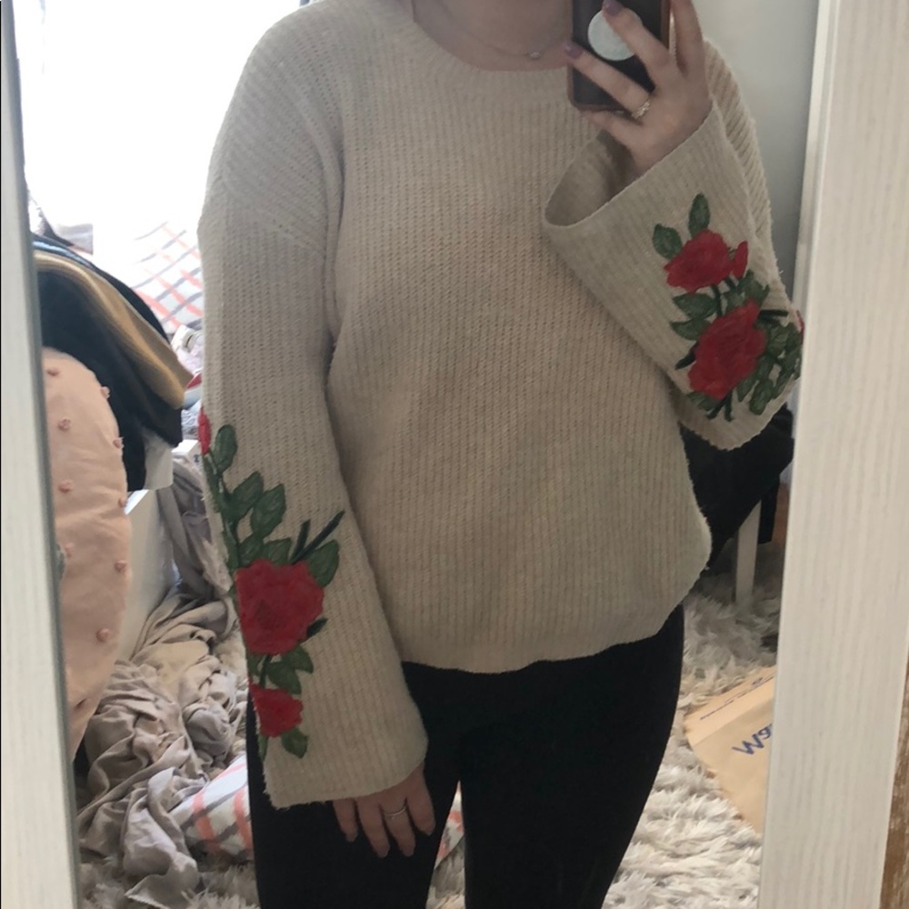 Flower embellished wise sleeve sweater